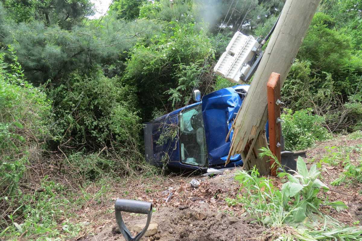Early morning crash sends car into ditch, disrupts traffic on Rt. 341 in Kent