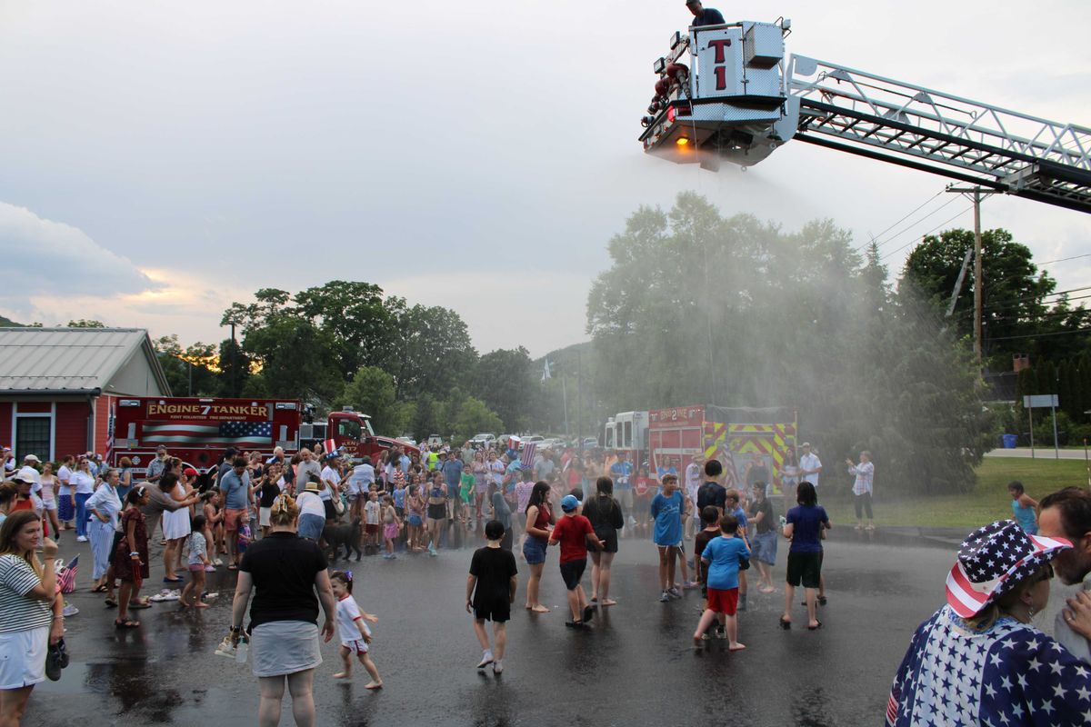Kent hosts two-day celebration, adapts plans to account for extreme heat
