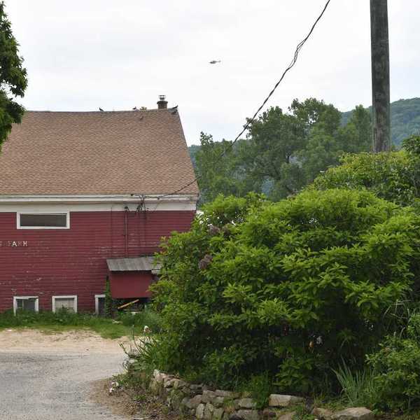 Man drowns after kayak overturns in North Canaan pond