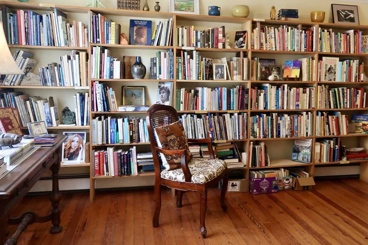 Local bookstores call for curious customers