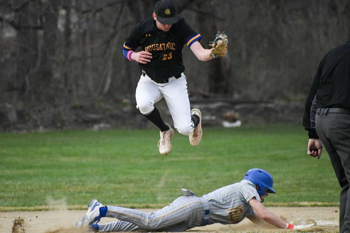 Housy baseball beats Gilbert, 7-2