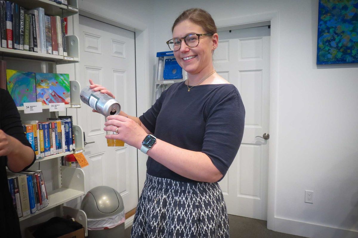 Kent audience samples beers while exploring American brewing history