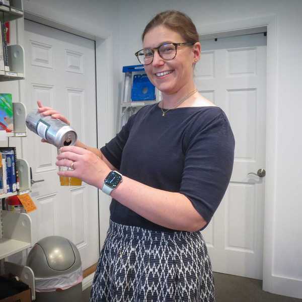 Kent audience samples beers while exploring American brewing history