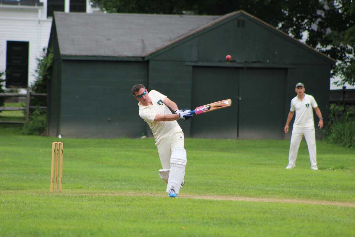 Cricketers support local ambulance corps