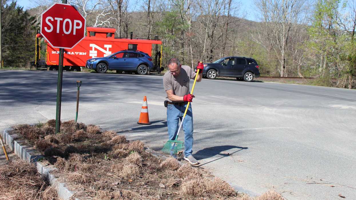 Falls Village volunteers clean up for Earth Day