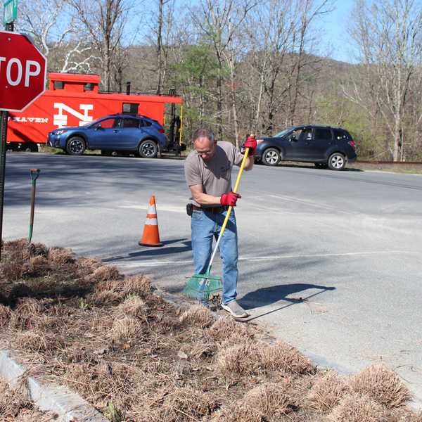 Falls Village volunteers clean up for Earth Day