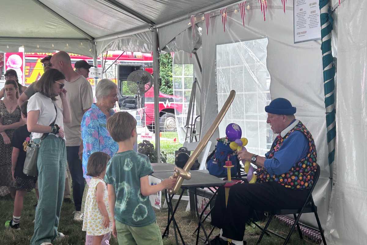 Foodies and families flock to Sharon Summer Book Signing event