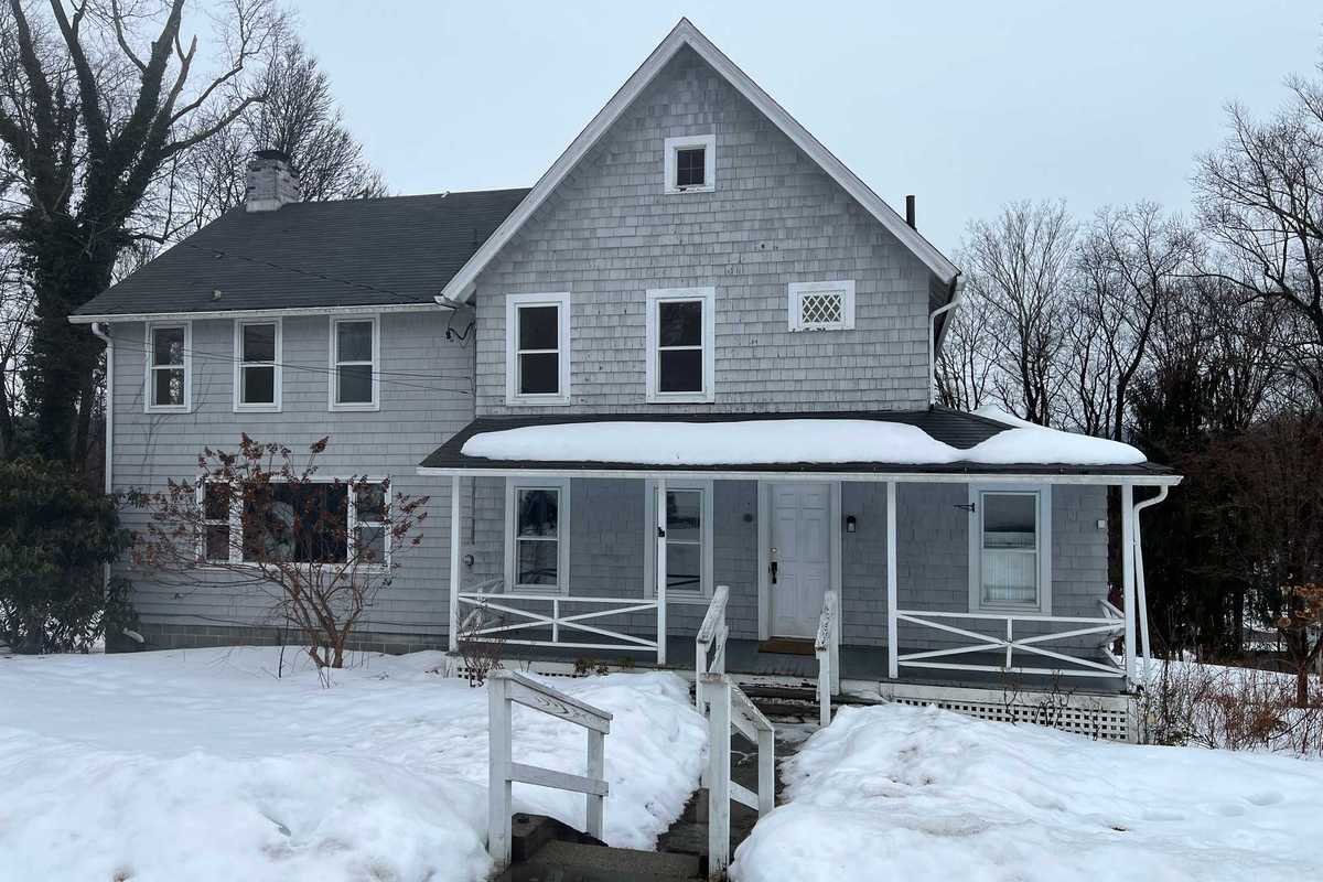 Median home prices dip to $770K