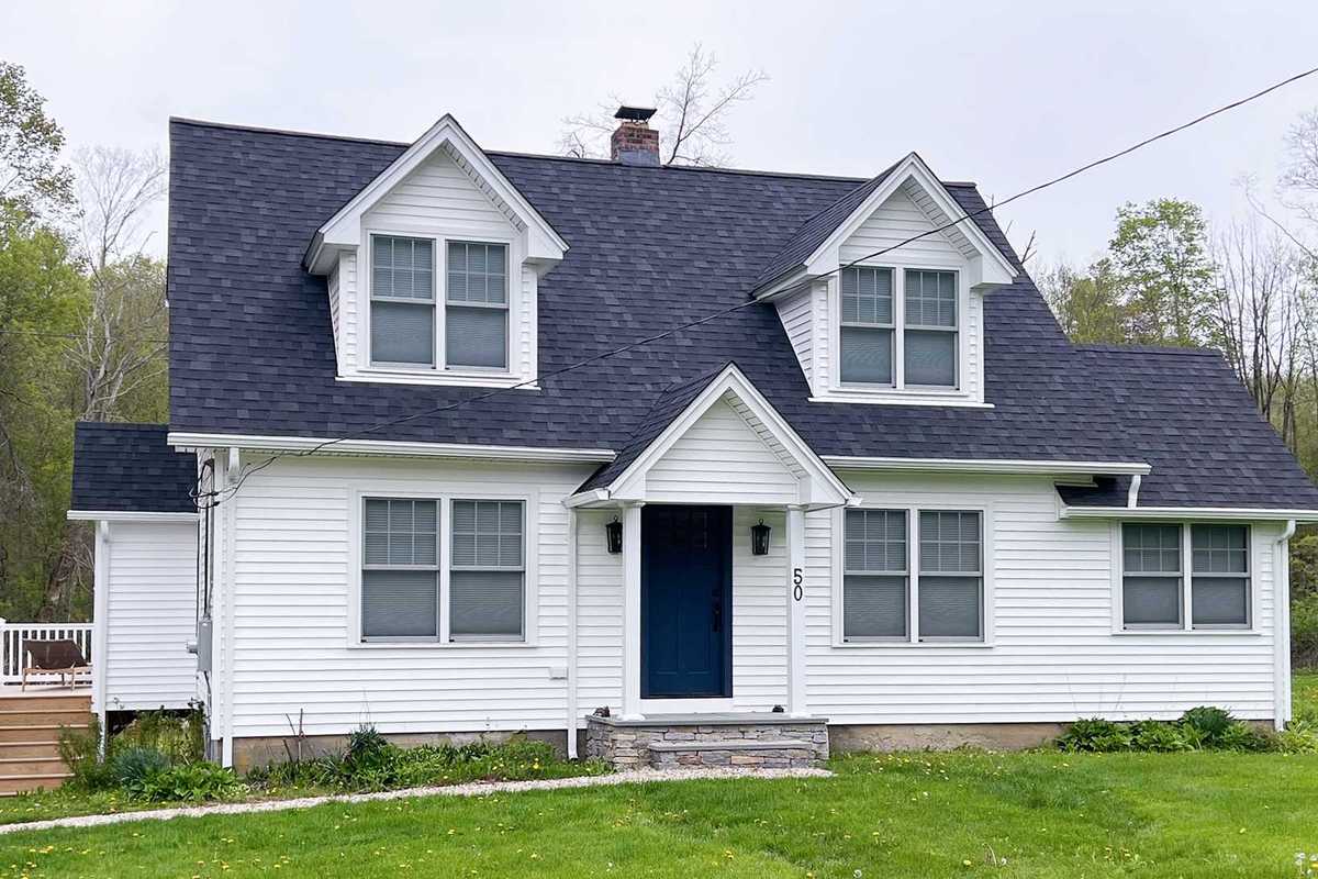 Sharon median home prices hold above $700K