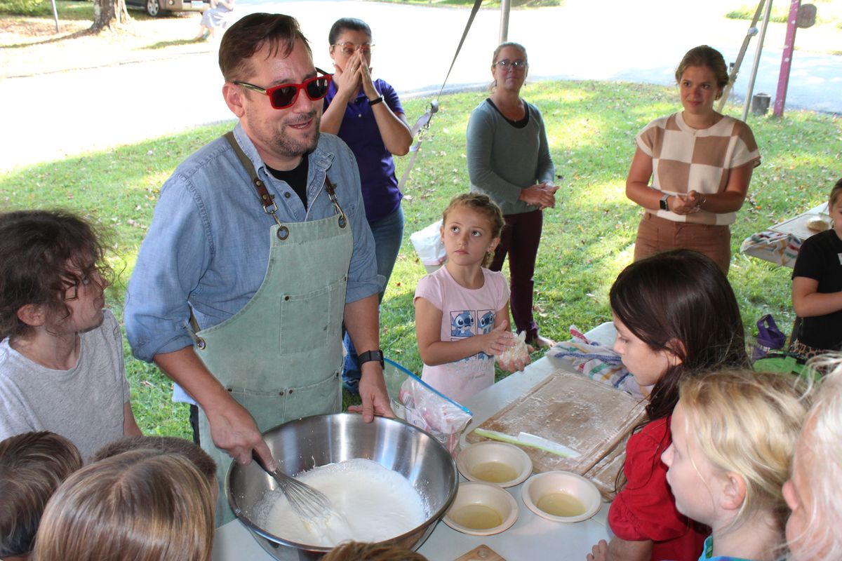Hunt holds hands-on cannoli class