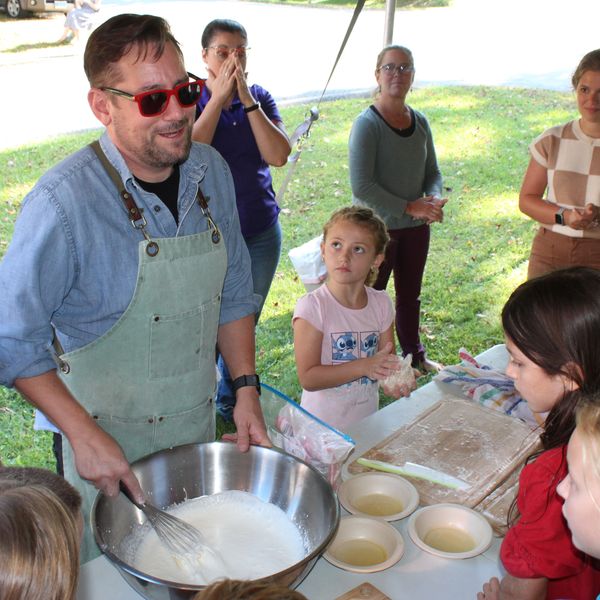 Hunt holds hands-on cannoli class