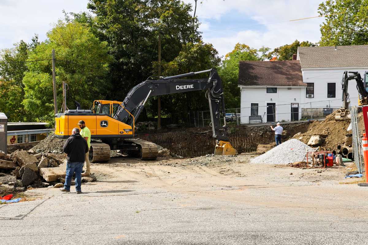 Holley Place cleanup draws complaints over fumes, notice