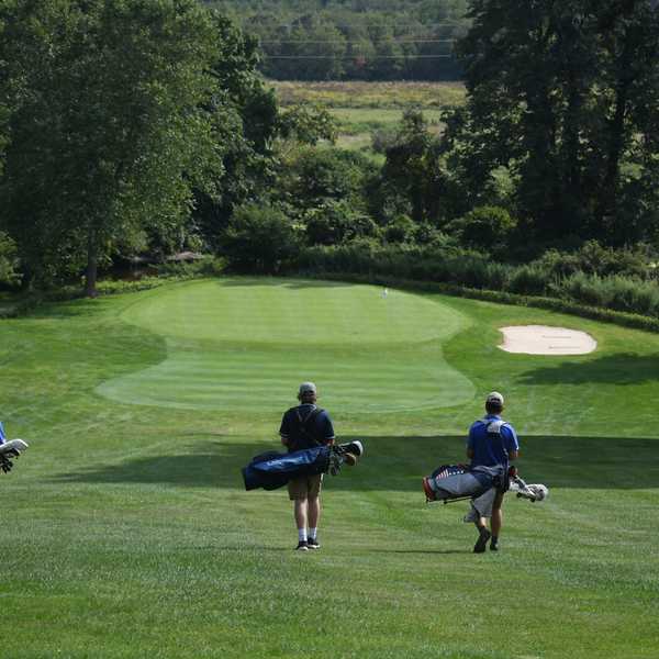 HVRHS Varsity golf swings into action