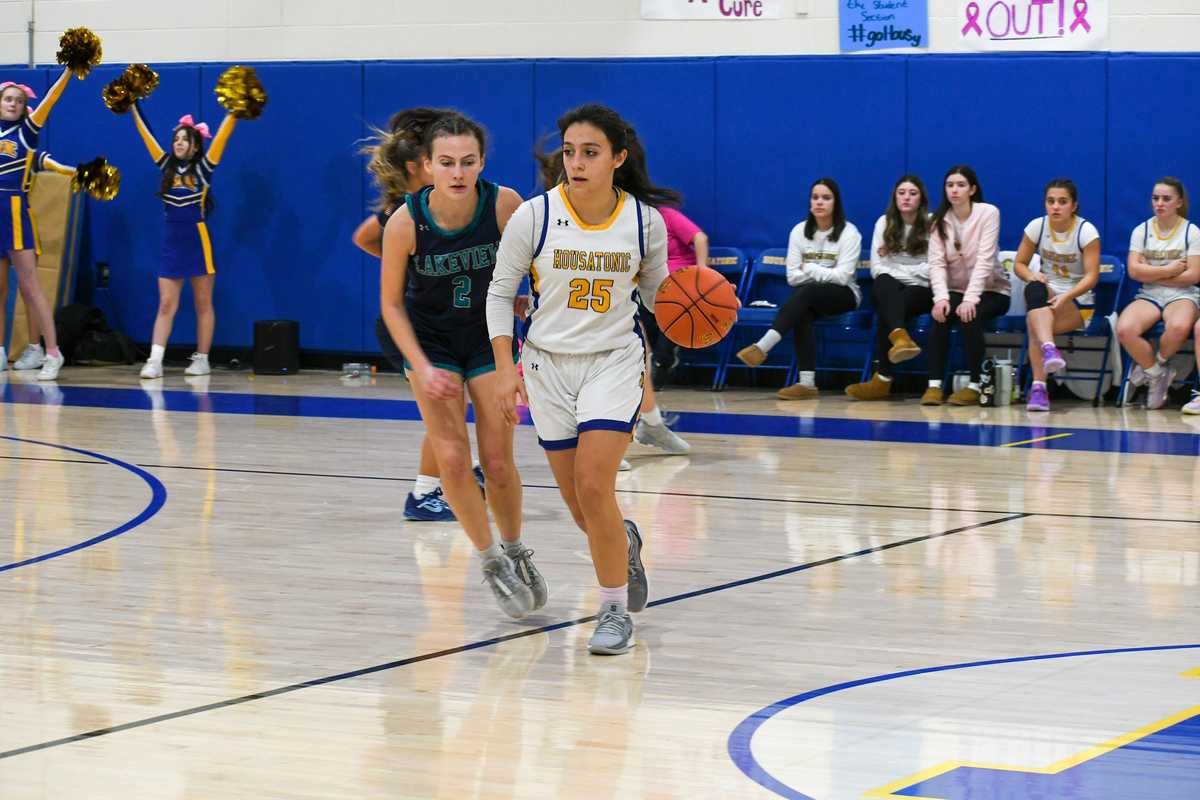 Housy girls triumph 59-43