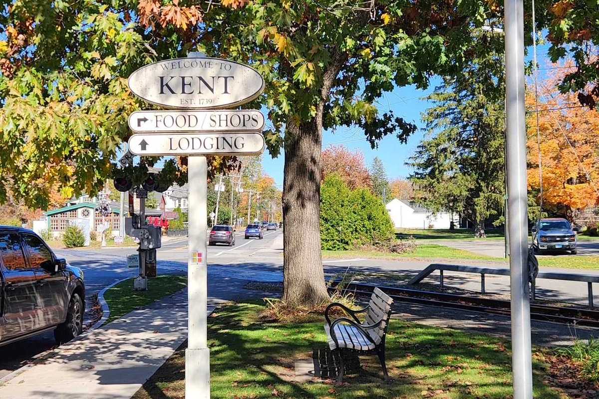 Kent reviews sign rules after residents’ complaints