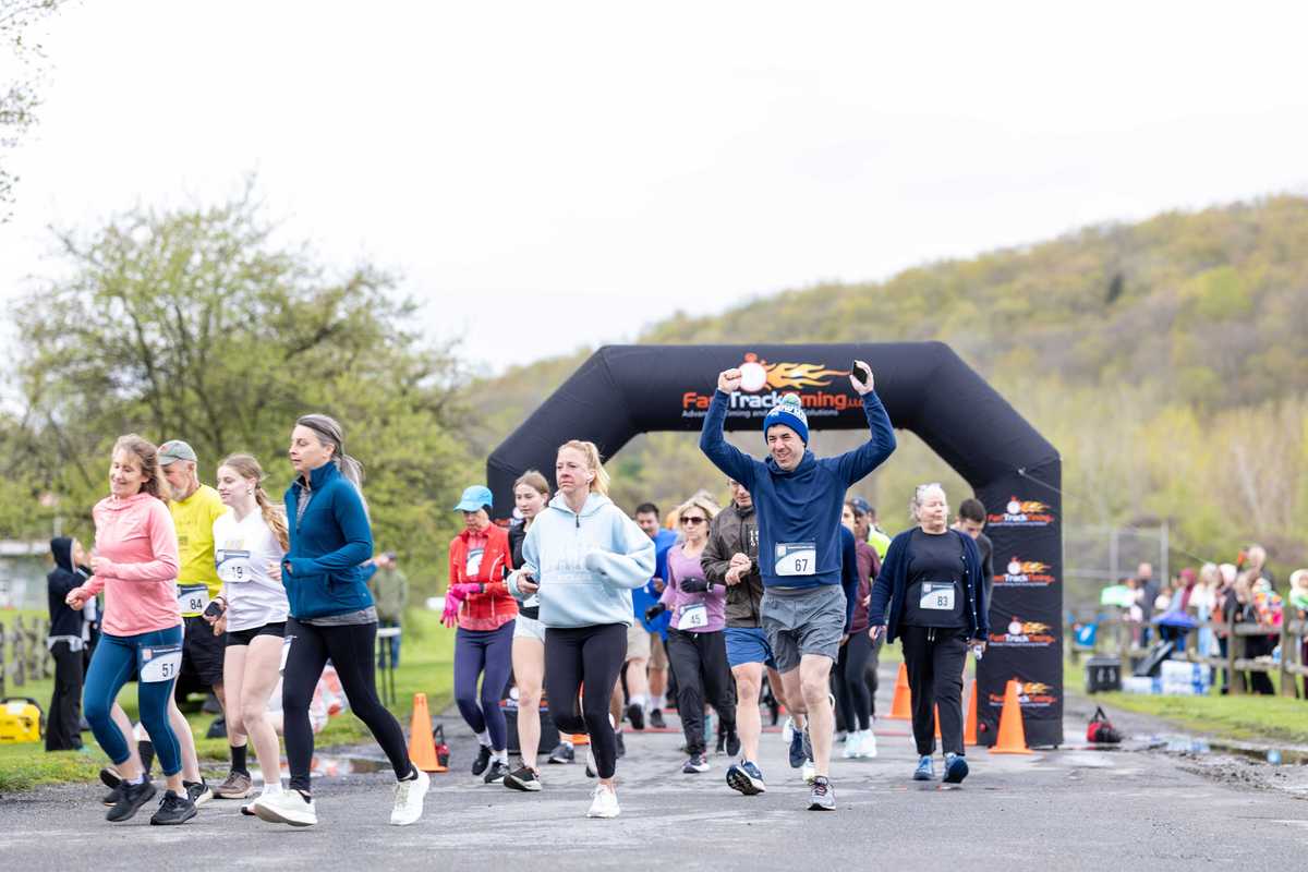 Rain doesn’t deter runners from 41st Sharon Classic Road Race