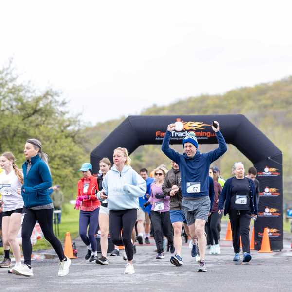 Rain doesn’t deter runners from 41st Sharon Classic Road Race