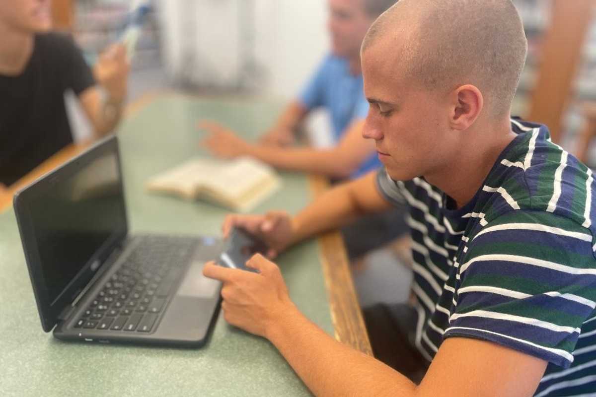 Region One schools weigh student cellphone policies
