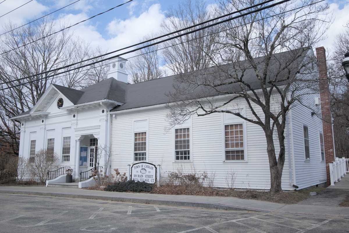 Falls Village calls early voting a burden for small towns