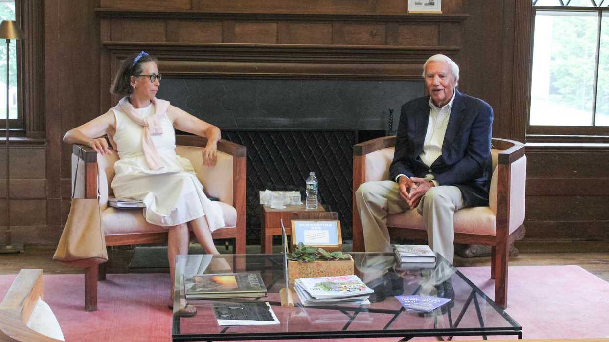 Retired lawyer discusses satirical legal novel at Scoville Library