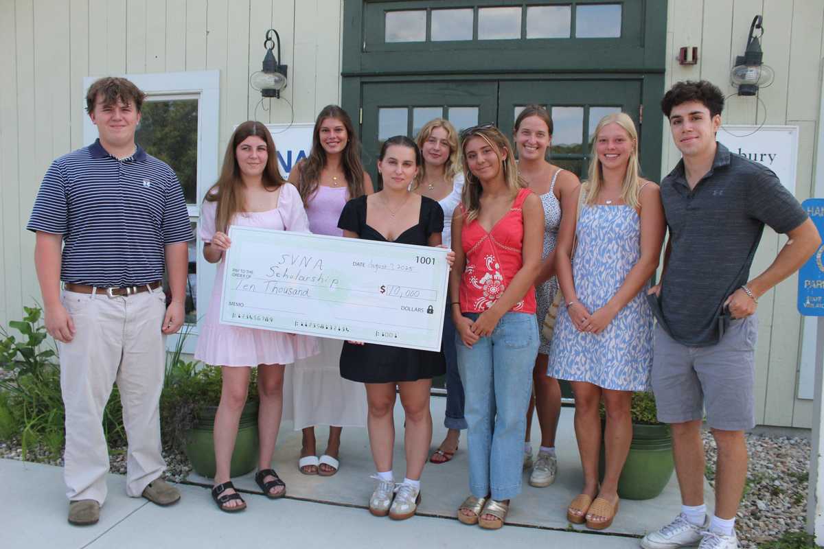 Scholarships support students pursuing medicine degrees