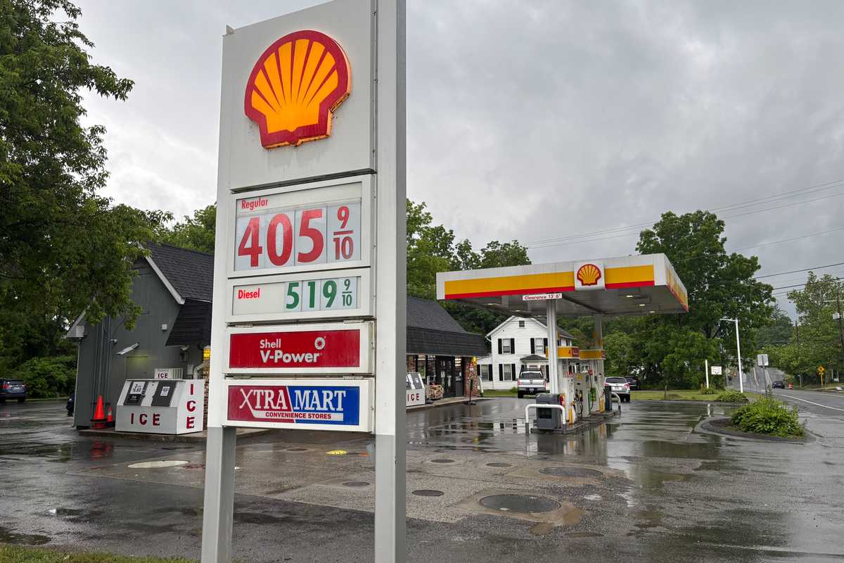 Connecticut gas prices drop again