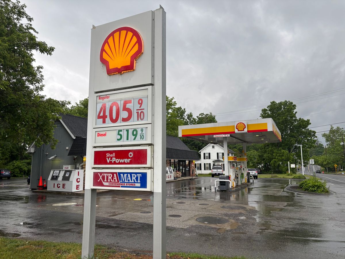 Connecticut gas prices drop again