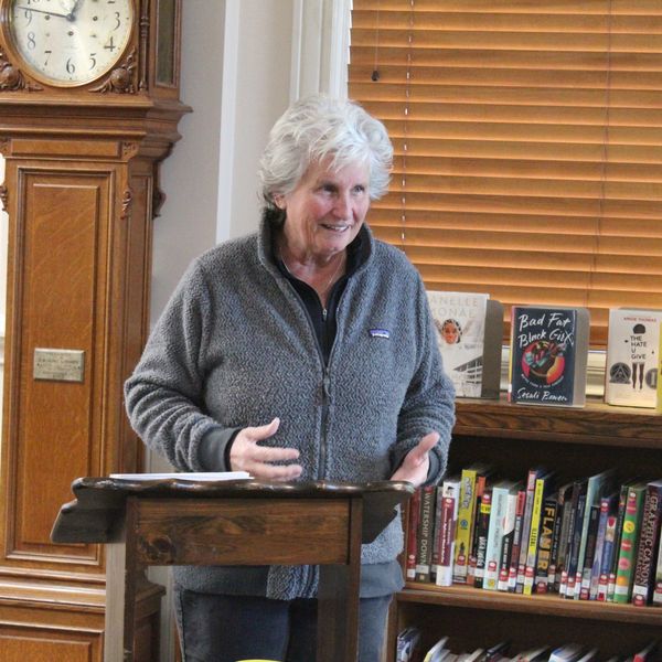 Coexisting with coyotes