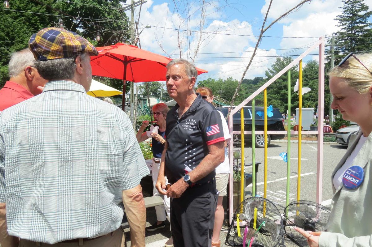 Lamont visits Kent, answers residents’ questions over ice cream