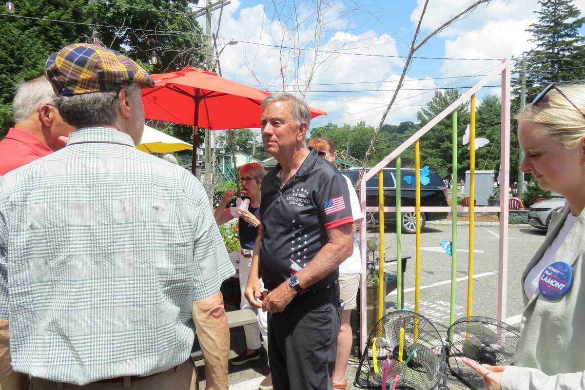 Lamont visits Kent, answers residents’ questions over ice cream