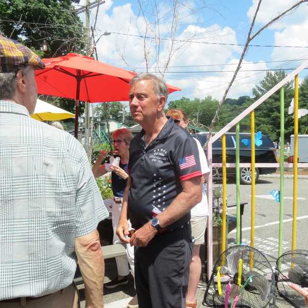 Lamont visits Kent, answers residents’ questions over ice cream