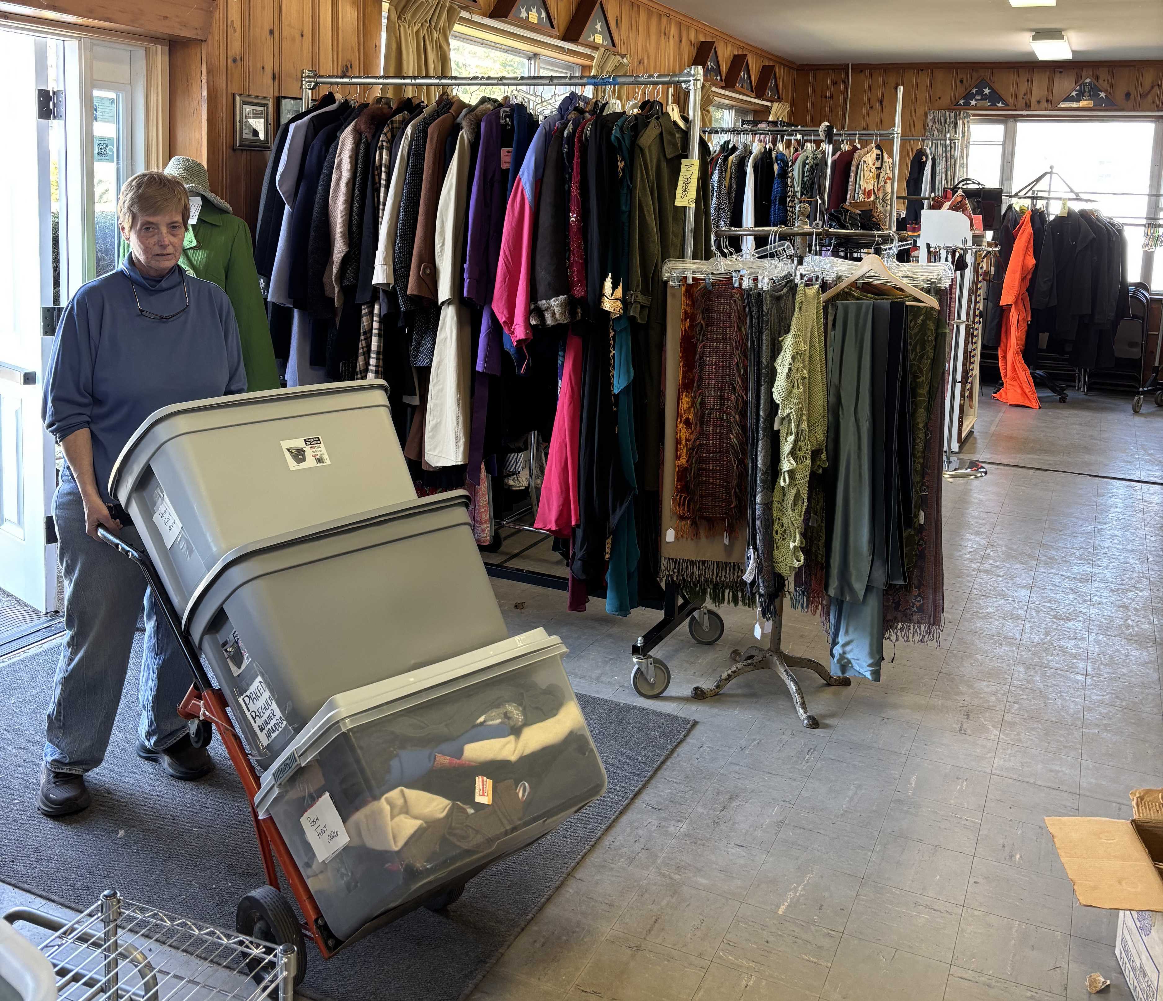 Sharon thrift shop begins move to new location