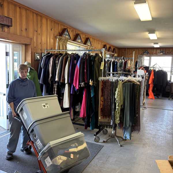 Sharon thrift shop begins move to new location