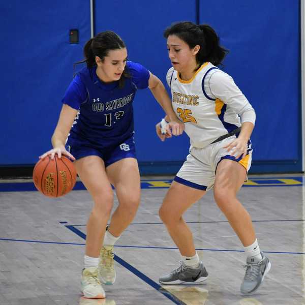 Old Saybrook wins 54-36 over Housy in state tournament