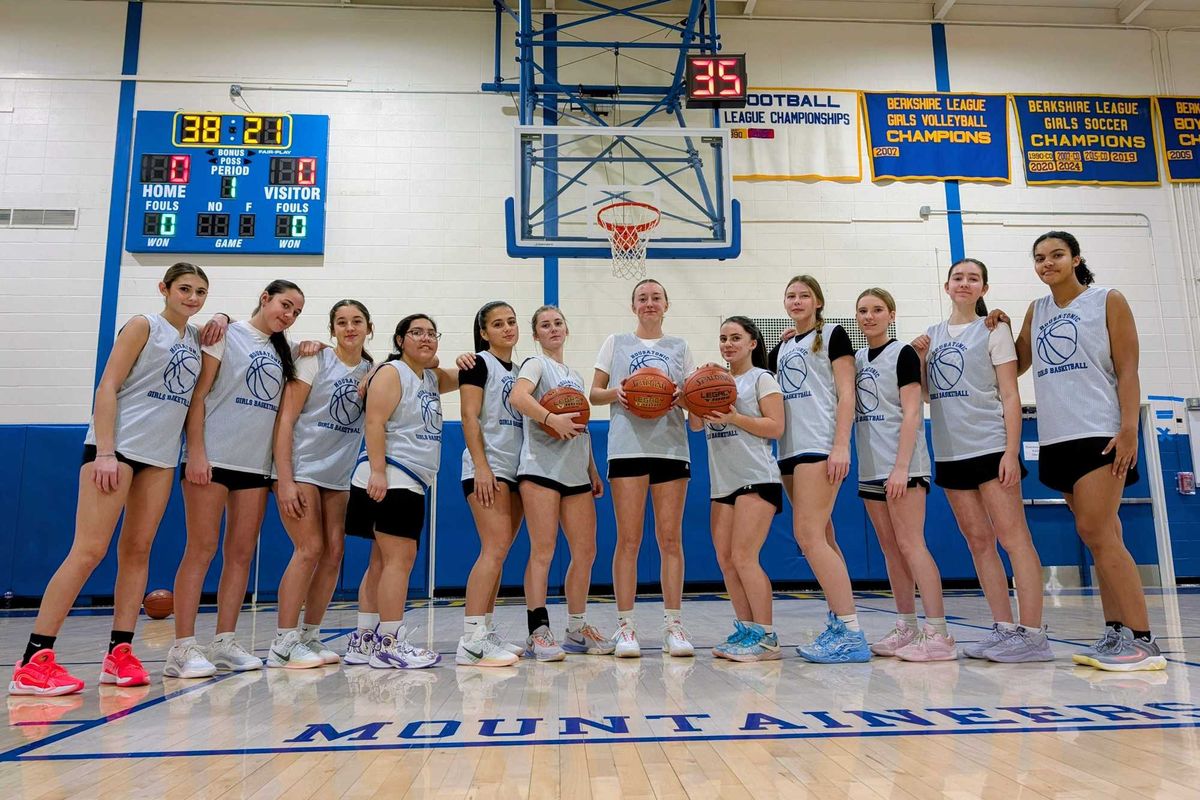 Mountaineers lace up for varsity basketball