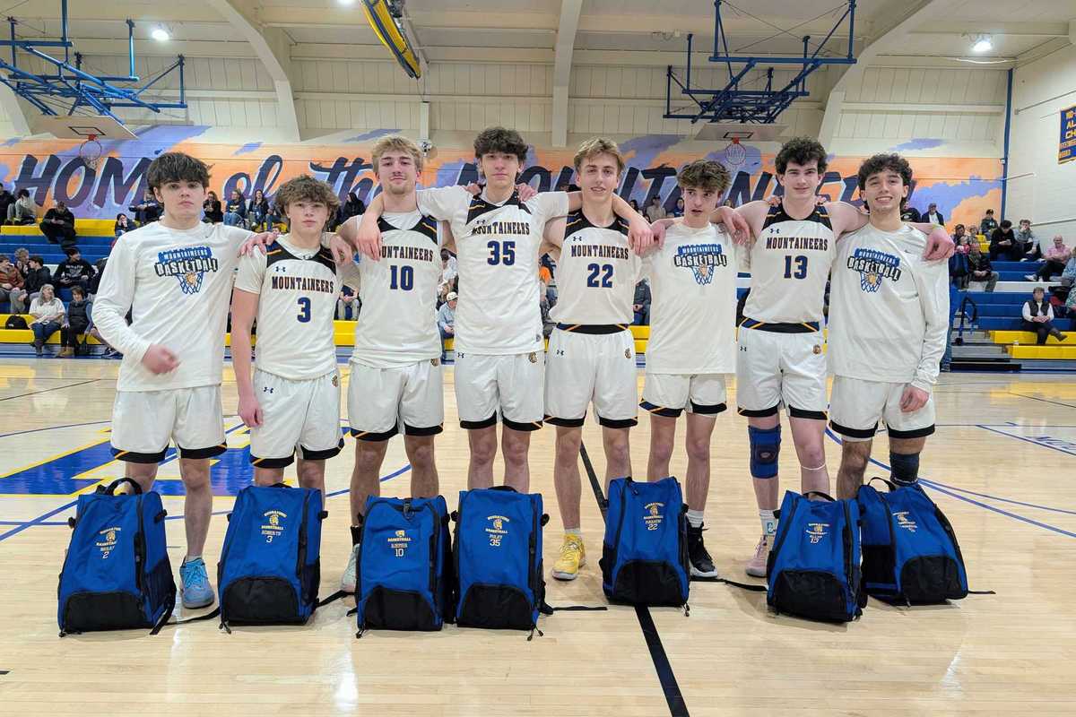 Housy boys beat Gilbert on senior night