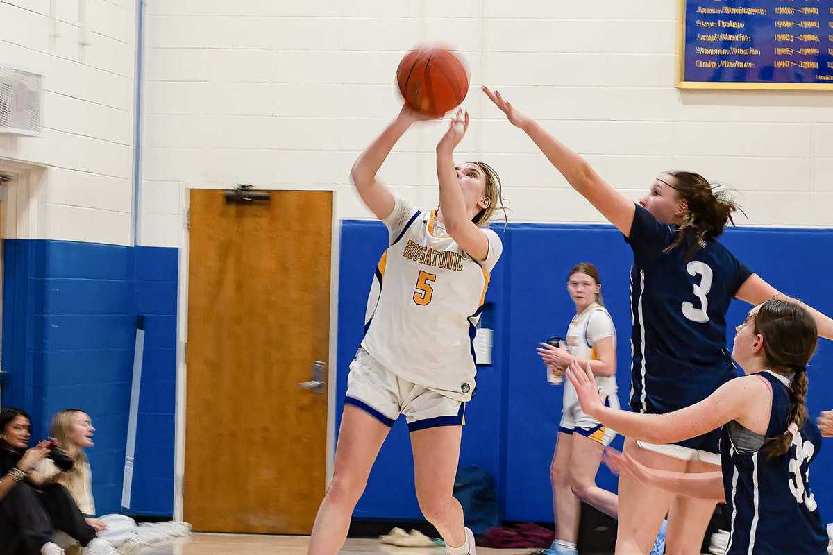 Housy girls take down Shepaug 66-25