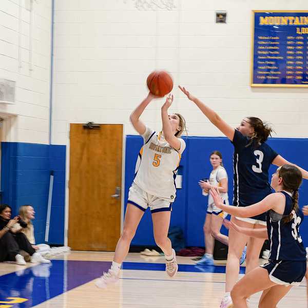 Housy girls take down Shepaug 66-25