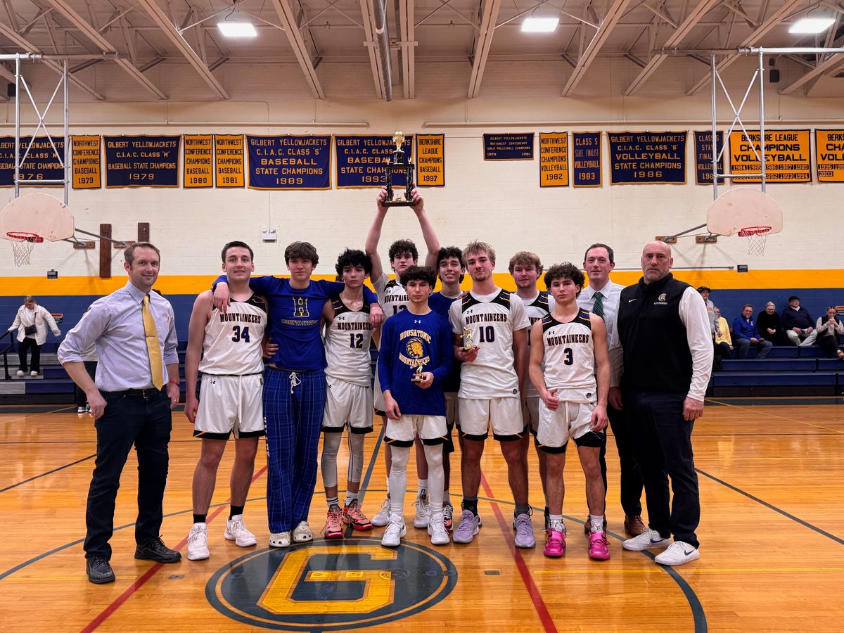 Housy boys win Holiday Tournament