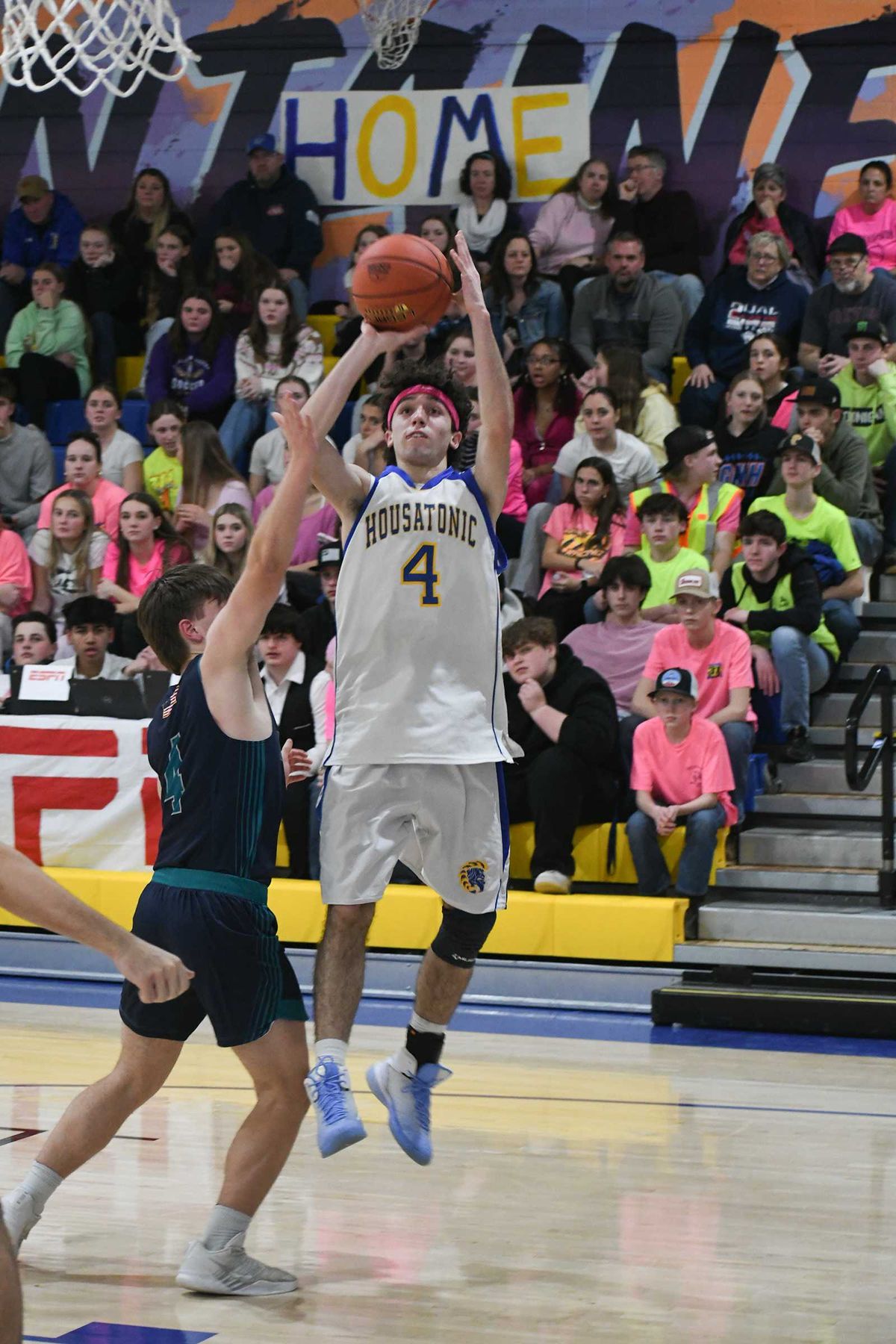 Housatonic hosts Lakeview for Rivalry Night