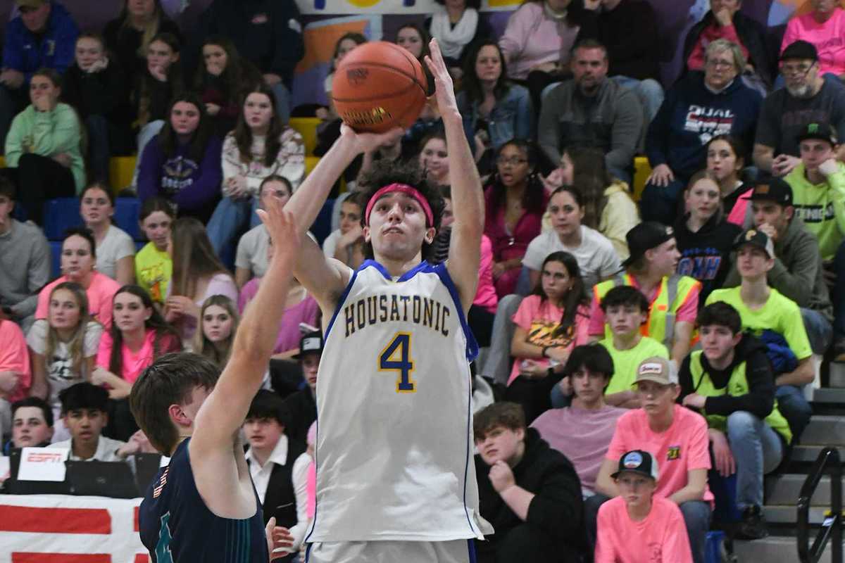 Housatonic hosts Lakeview for Rivalry Night