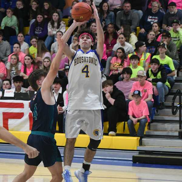 Housatonic hosts Lakeview for Rivalry Night