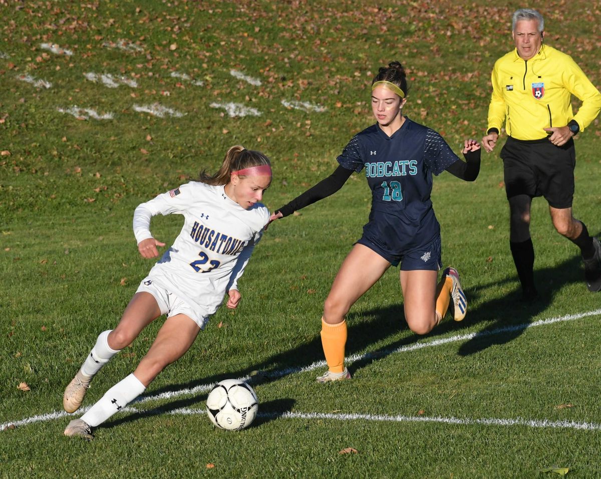 Girls soccer wins 3-1