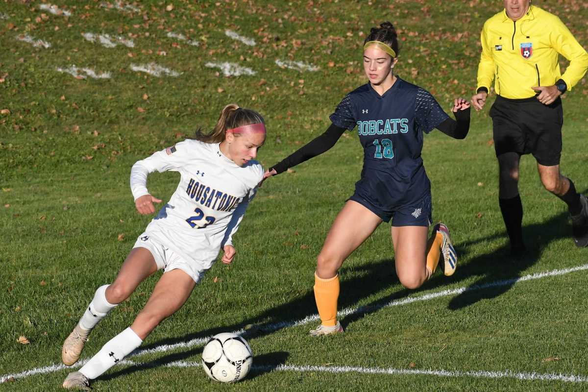 Girls soccer wins 3-1