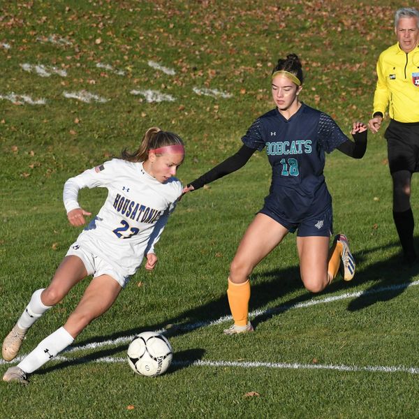 Girls soccer wins 3-1
