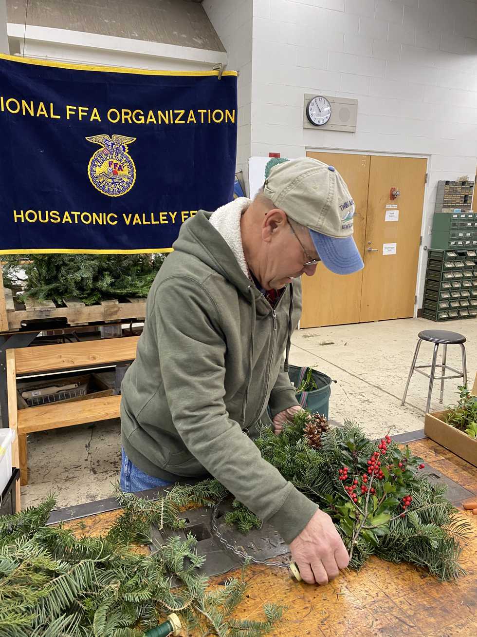 From a Master, Lessons on How To Make a Wreath