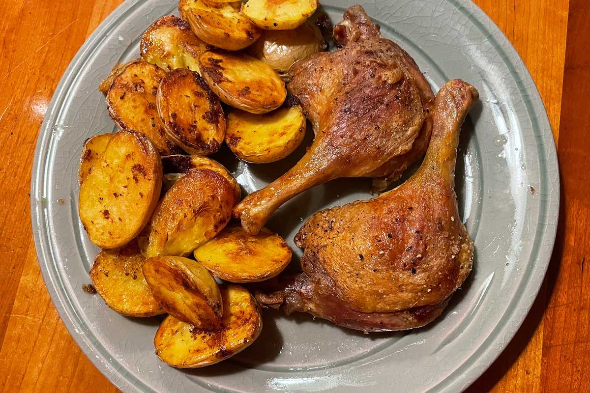 Recipe for roasted duck legs and potatoes