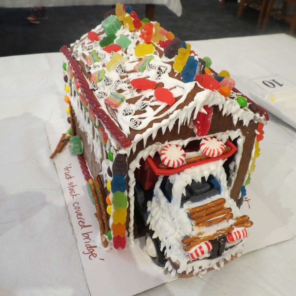 Cornwall Library hosts
gingerbread house contest