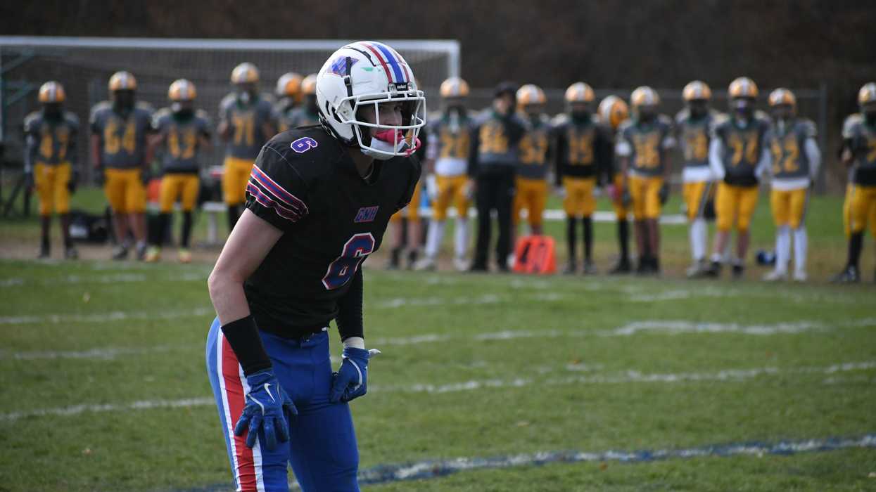 Allyn signs with UNE