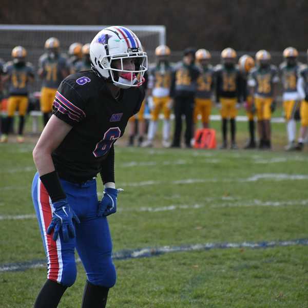 Allyn signs with UNE